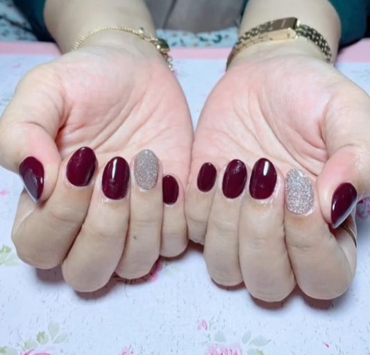 Maroon Glitter Smooth Finish Artificial Nails