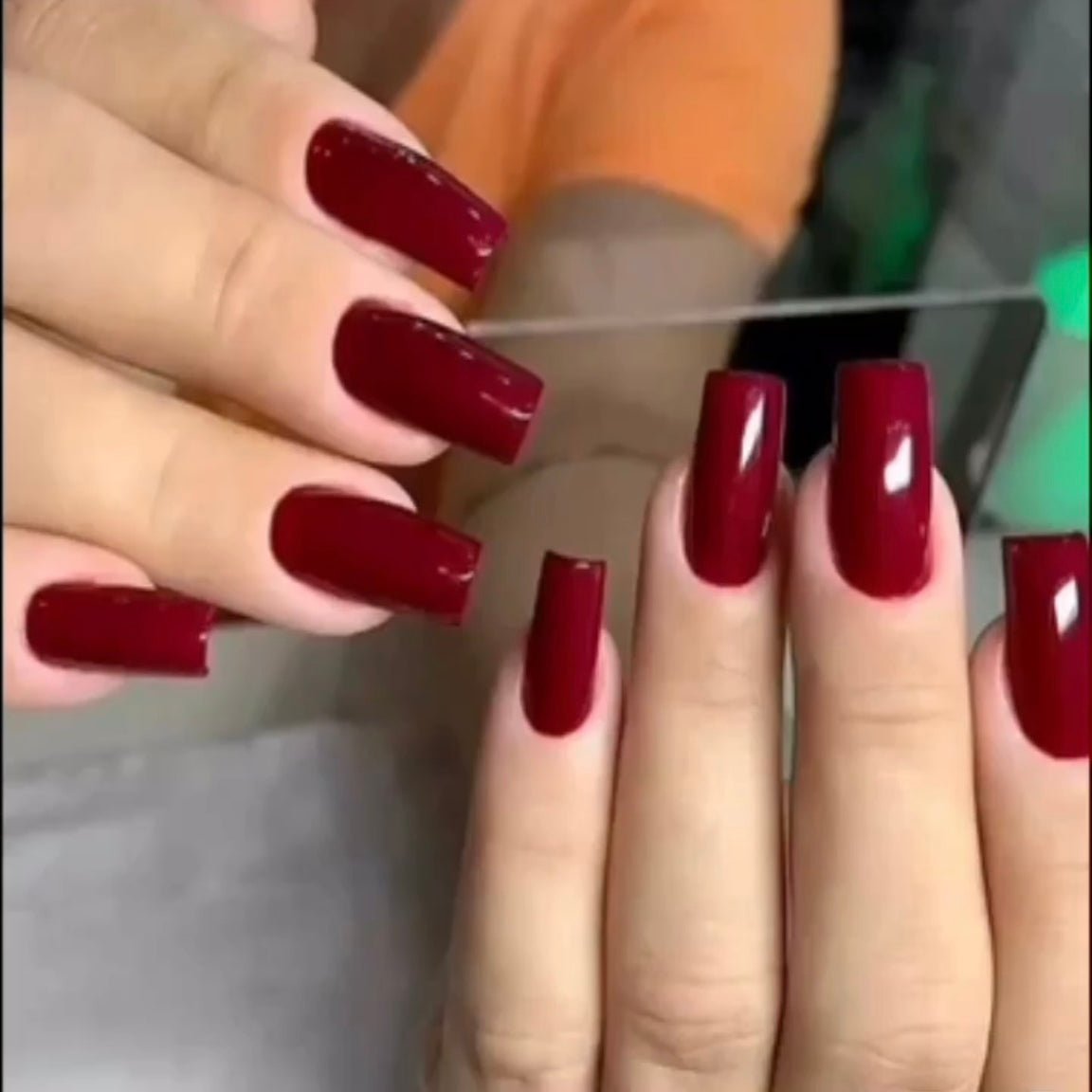 Maroon Classic Timeless Press - On Nails - Emqueen