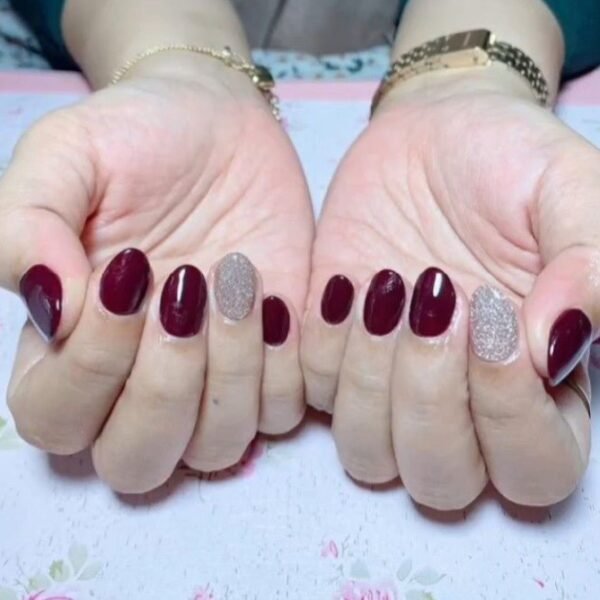Maroon Glitter Smooth Finish Artificial Nails